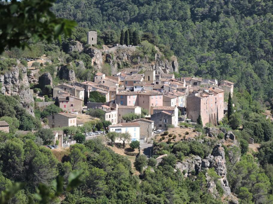 Chateaudouble : Appartement Au Calme Buitenkant foto