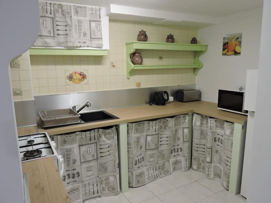 Chateaudouble : Appartement Au Calme Buitenkant foto