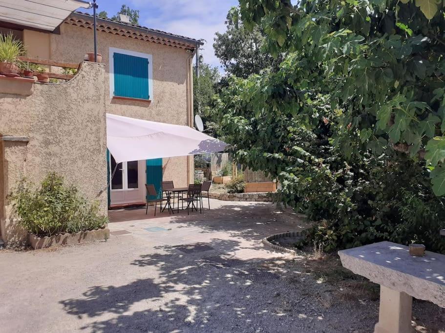 Chateaudouble : Appartement Au Calme Buitenkant foto